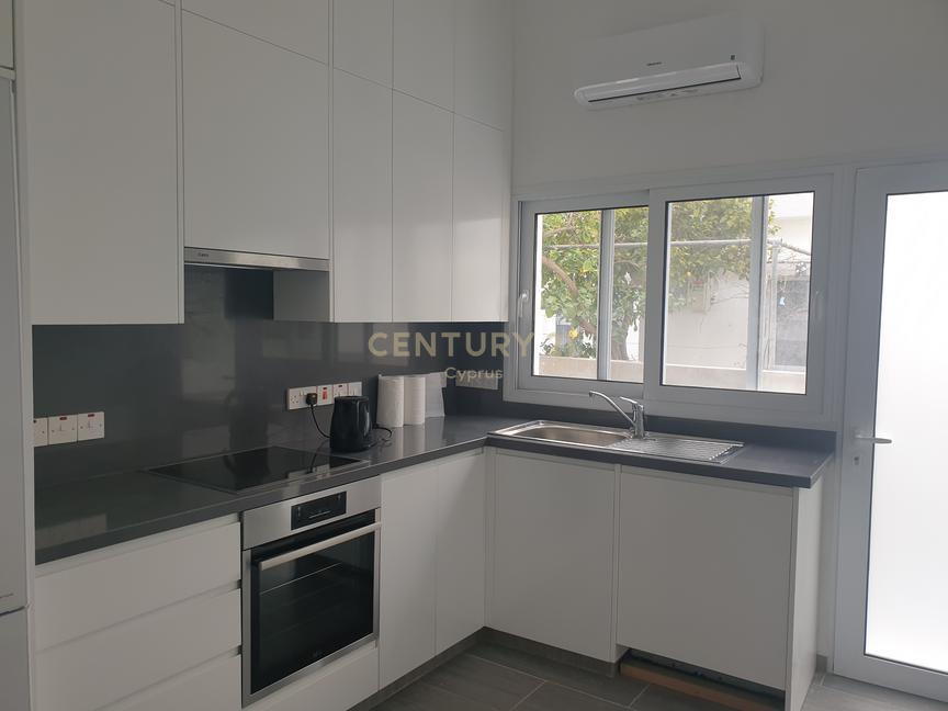 550m2 Bâtiment à Strovolos, Nicosia, Chypre No. 53751