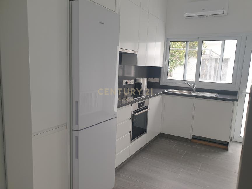550m2 Bâtiment à Strovolos, Nicosia, Chypre No. 53751