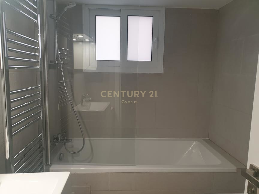 550m2 Bâtiment à Strovolos, Nicosia, Chypre No. 53751