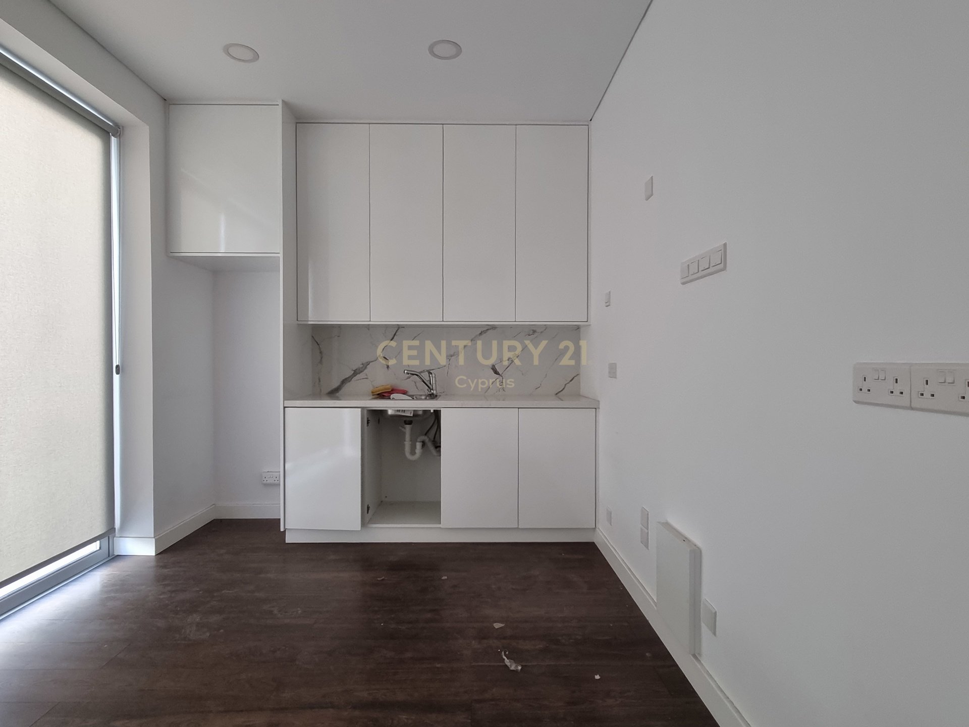 180m2 Bureau à Mesa Geitonia, Limassol, Chypre No. 53490