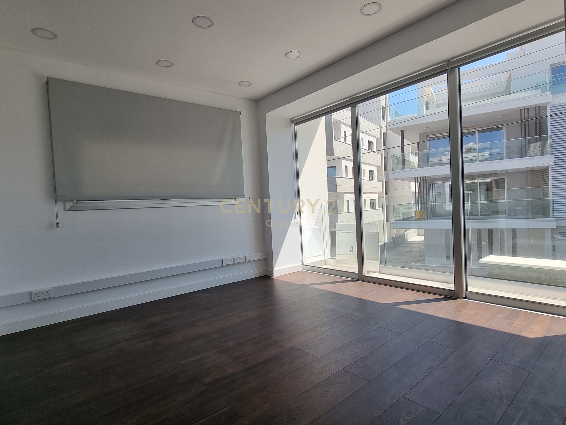 180m2 Bureau à Mesa Geitonia, Limassol, Chypre No. 53490
