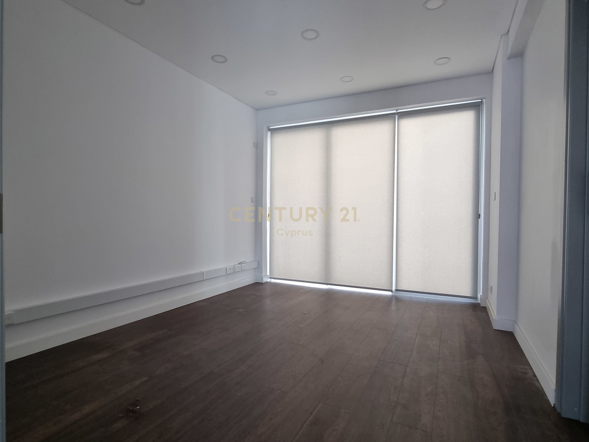 180m2 Bureau à Mesa Geitonia, Limassol, Chypre No. 53490