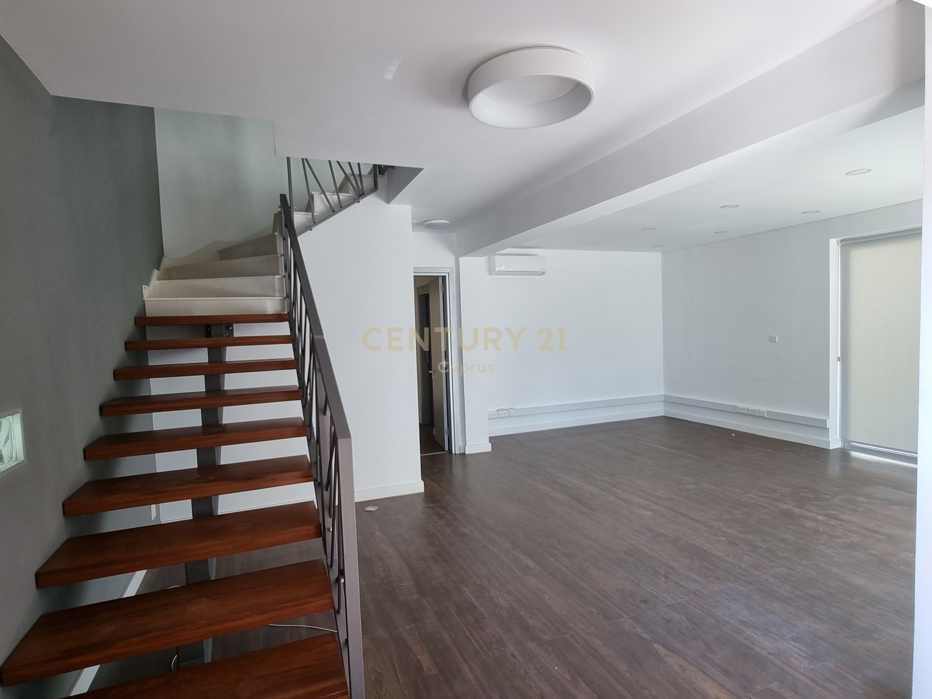 180m2 Bureau à Mesa Geitonia, Limassol, Chypre No. 53490