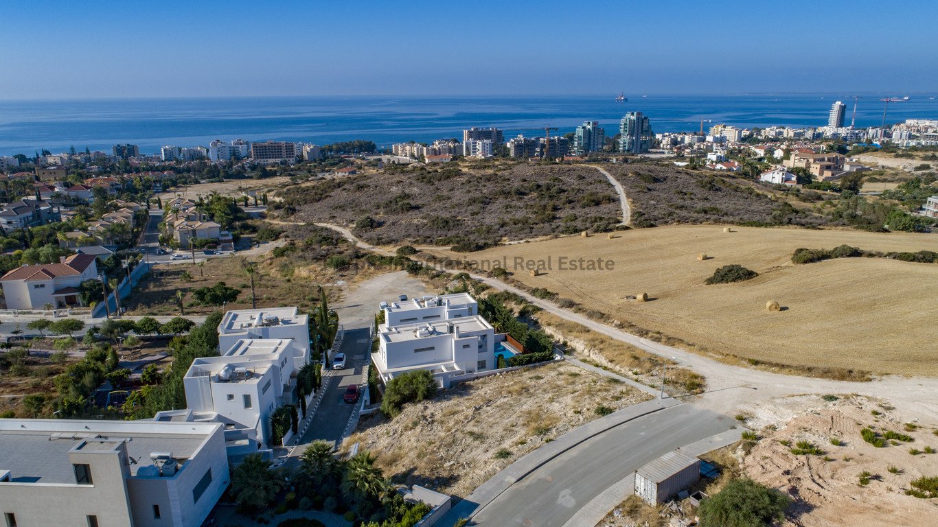 5 bedrooms Villa in Agios Tychonas, Limassol, Cyprus No. 37784