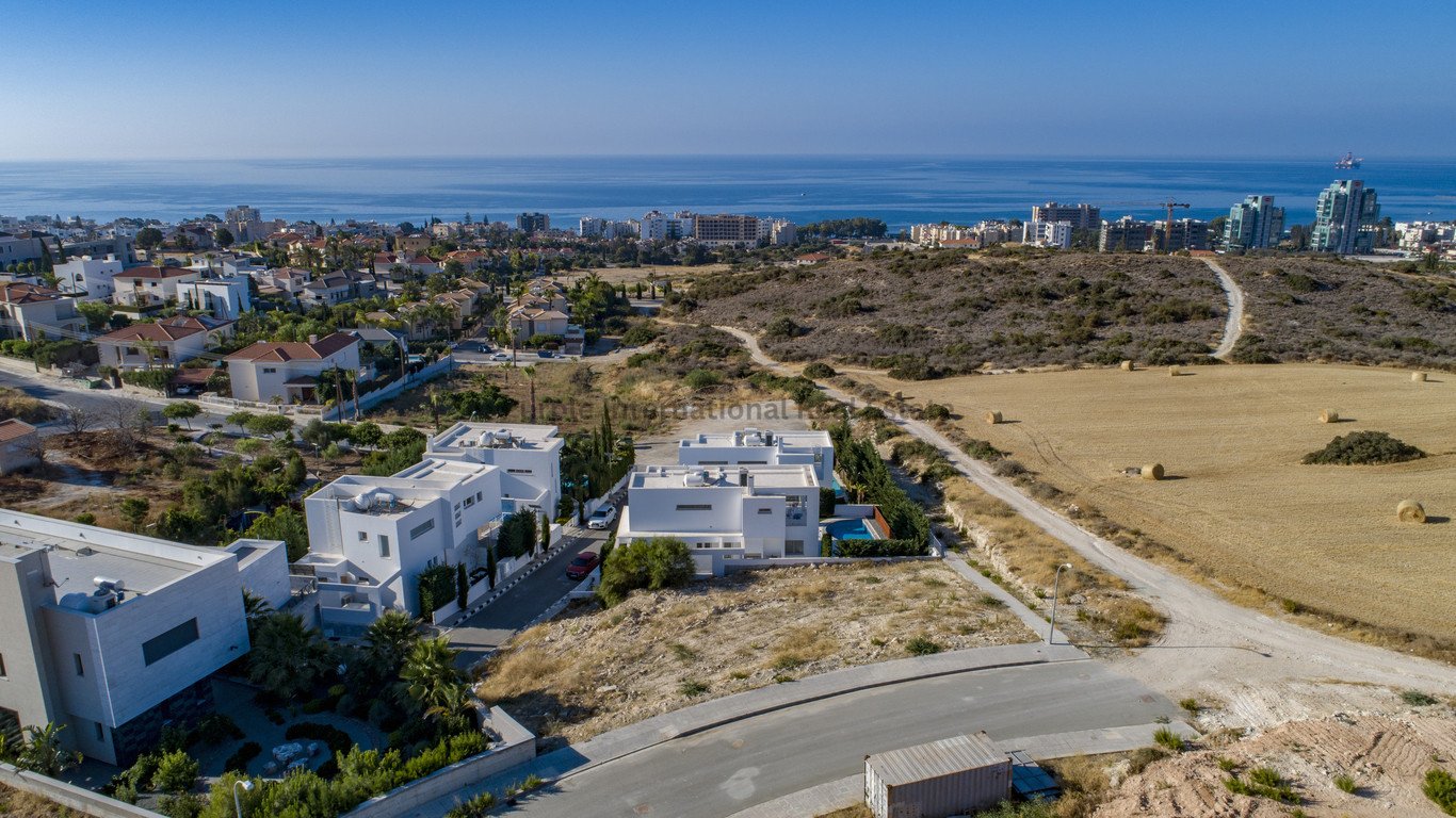 5 bedrooms Villa in Agios Tychonas, Limassol, Cyprus No. 37784