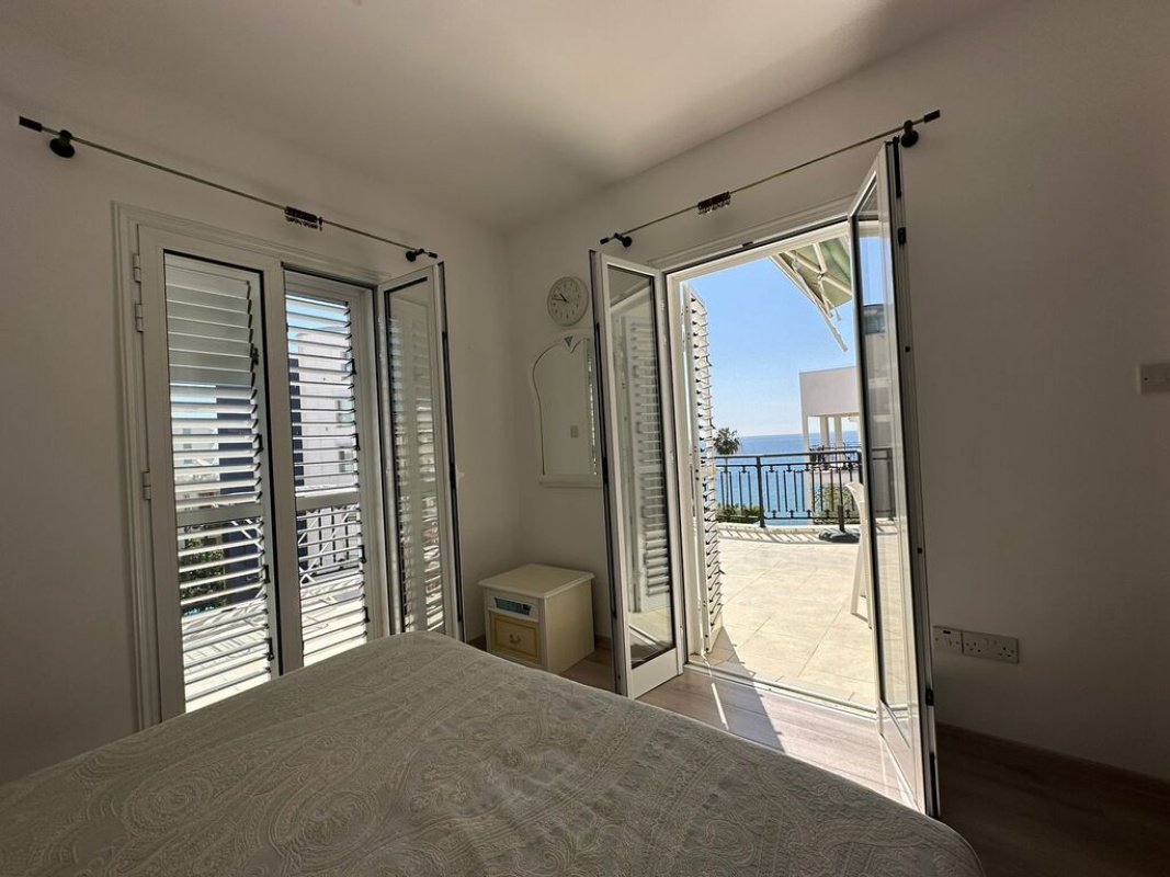 4 bedrooms Apartment in Limassol, Cyprus No. 38177
