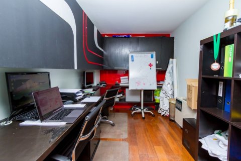 153m2 Commercial property in Nicosia, Cyprus No. 38568