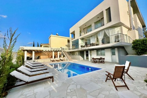 5 bedrooms Villa in Aradippou, Larnaka, Cyprus No. 35180