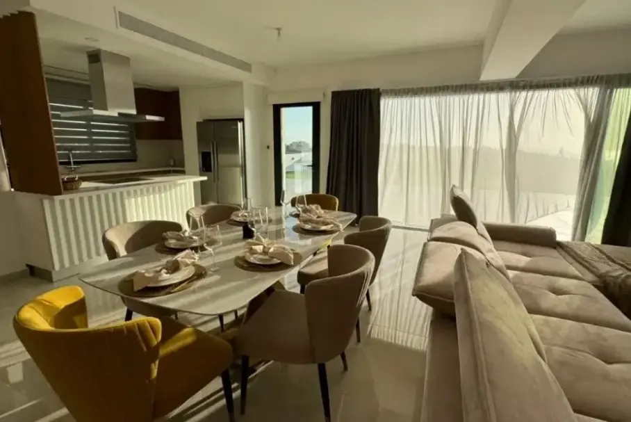 3 bedrooms Penthouse in Chloraka, Paphos, Cyprus No. 27595