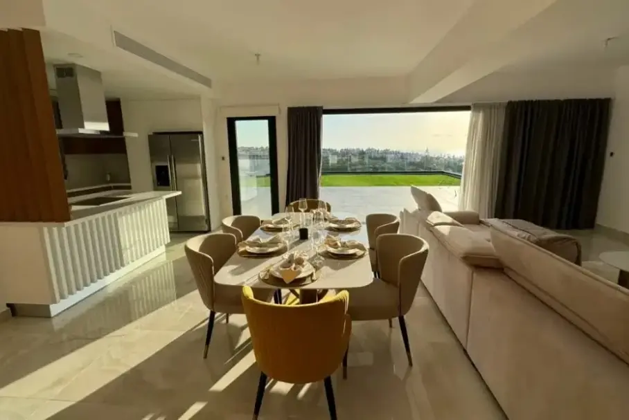 3 bedrooms Penthouse in Chloraka, Paphos, Cyprus No. 27595