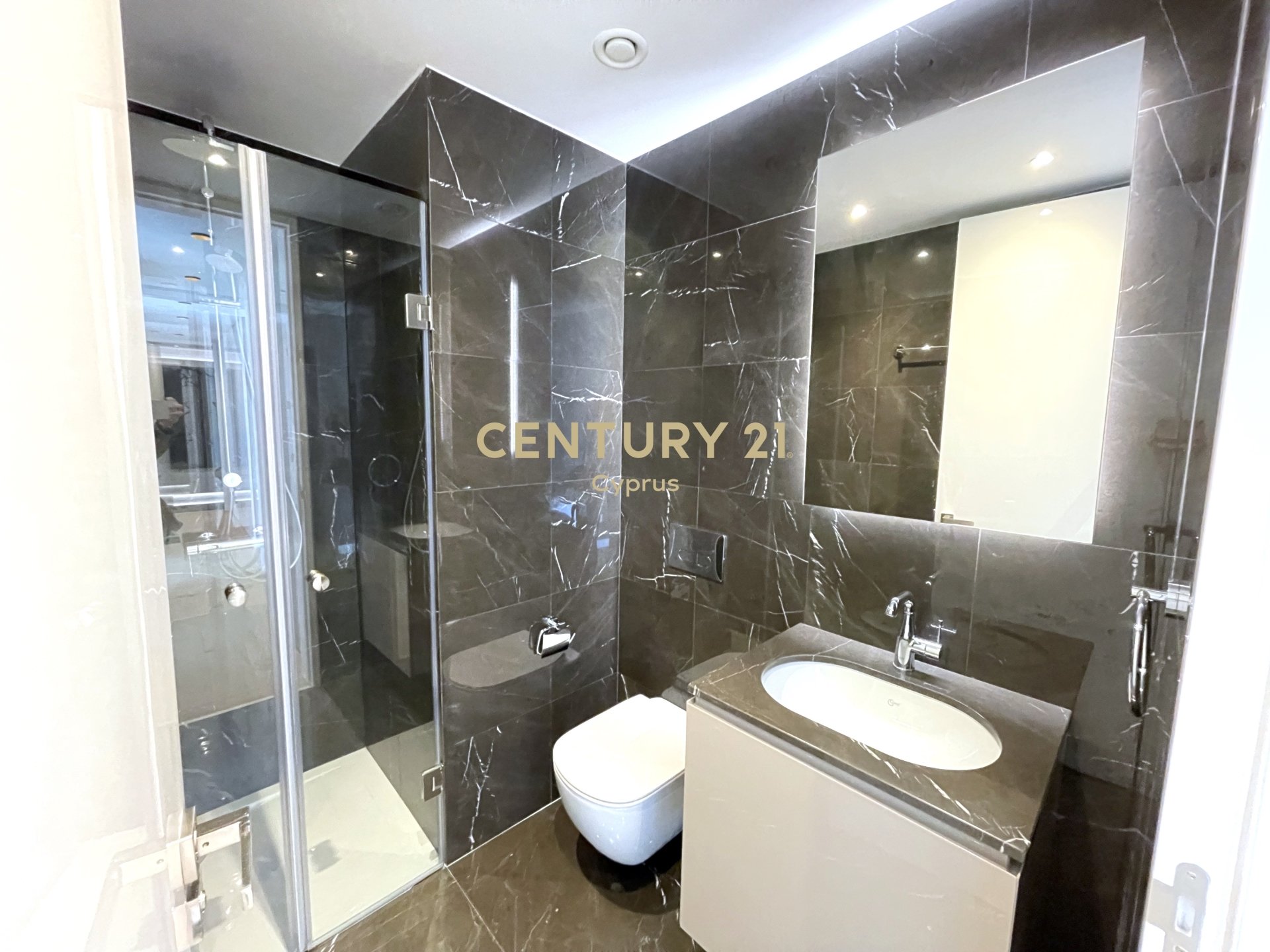 3 dormitorios Apartamento en Larnaca, Larnaka, Chipre No. 54408