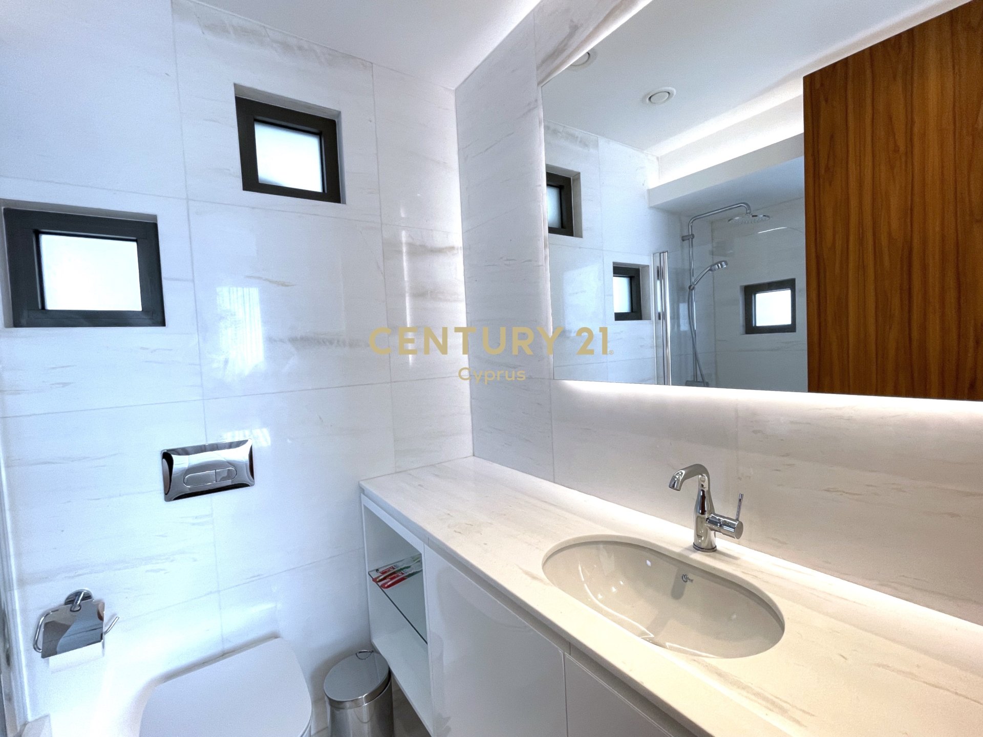 3 bedrooms Apartment in Larnaca, Larnaka, Cyprus No. 54407