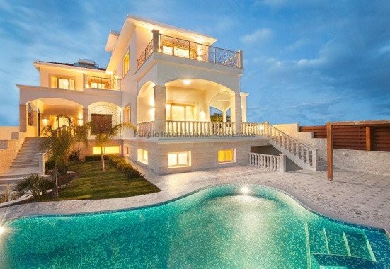 4 bedrooms Villa in Agios Tychonas, Limassol, Cyprus No. 37812