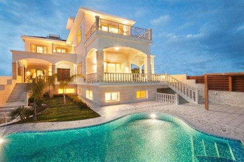 4 bedrooms Villa in Agios Tychonas, Limassol, Cyprus No. 37812