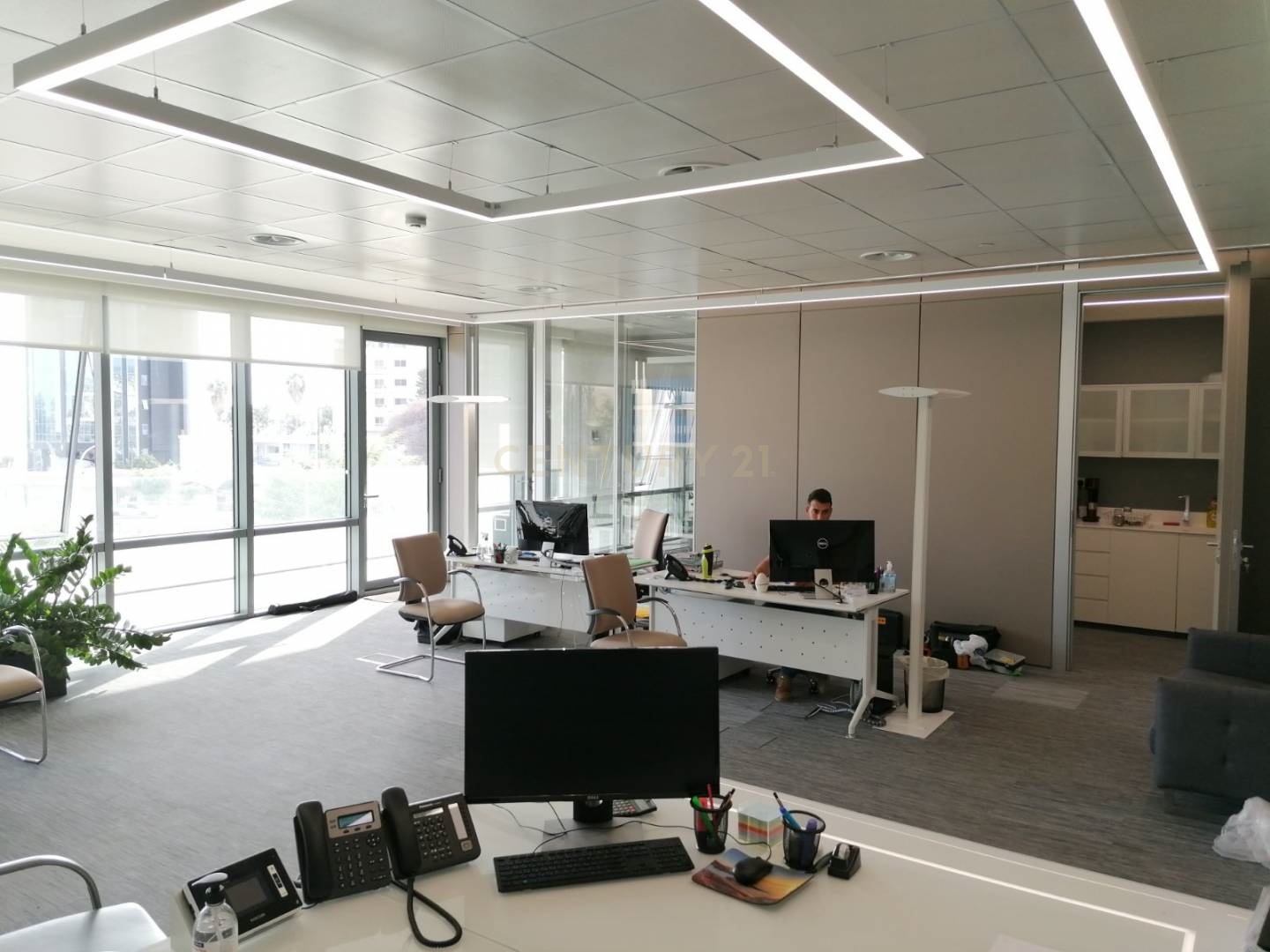 80m2 Bureau à Agios Athanasios, Limassol, Chypre No. 55797