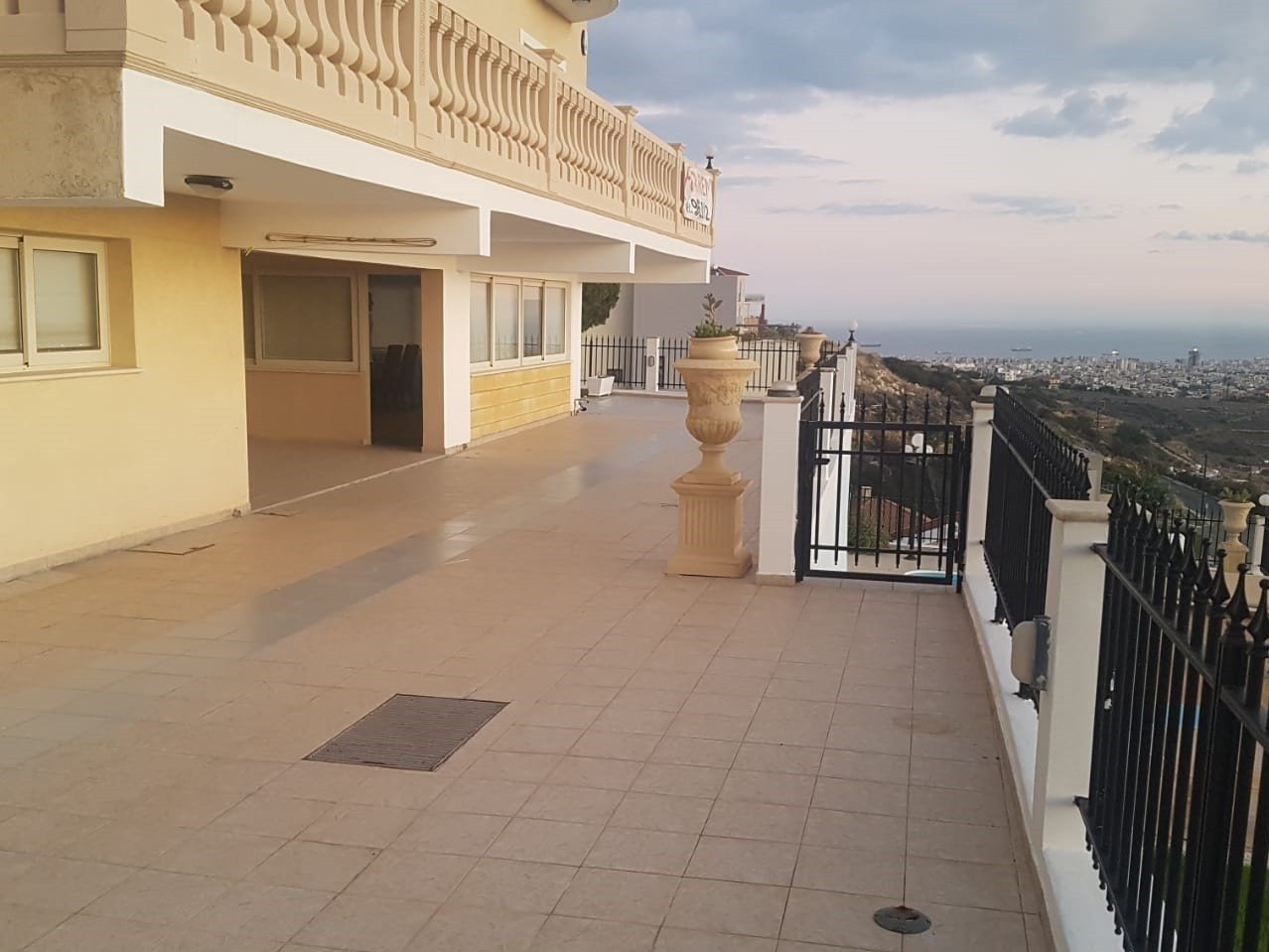 4 bedrooms Villa in Limassol, Cyprus No. 6336