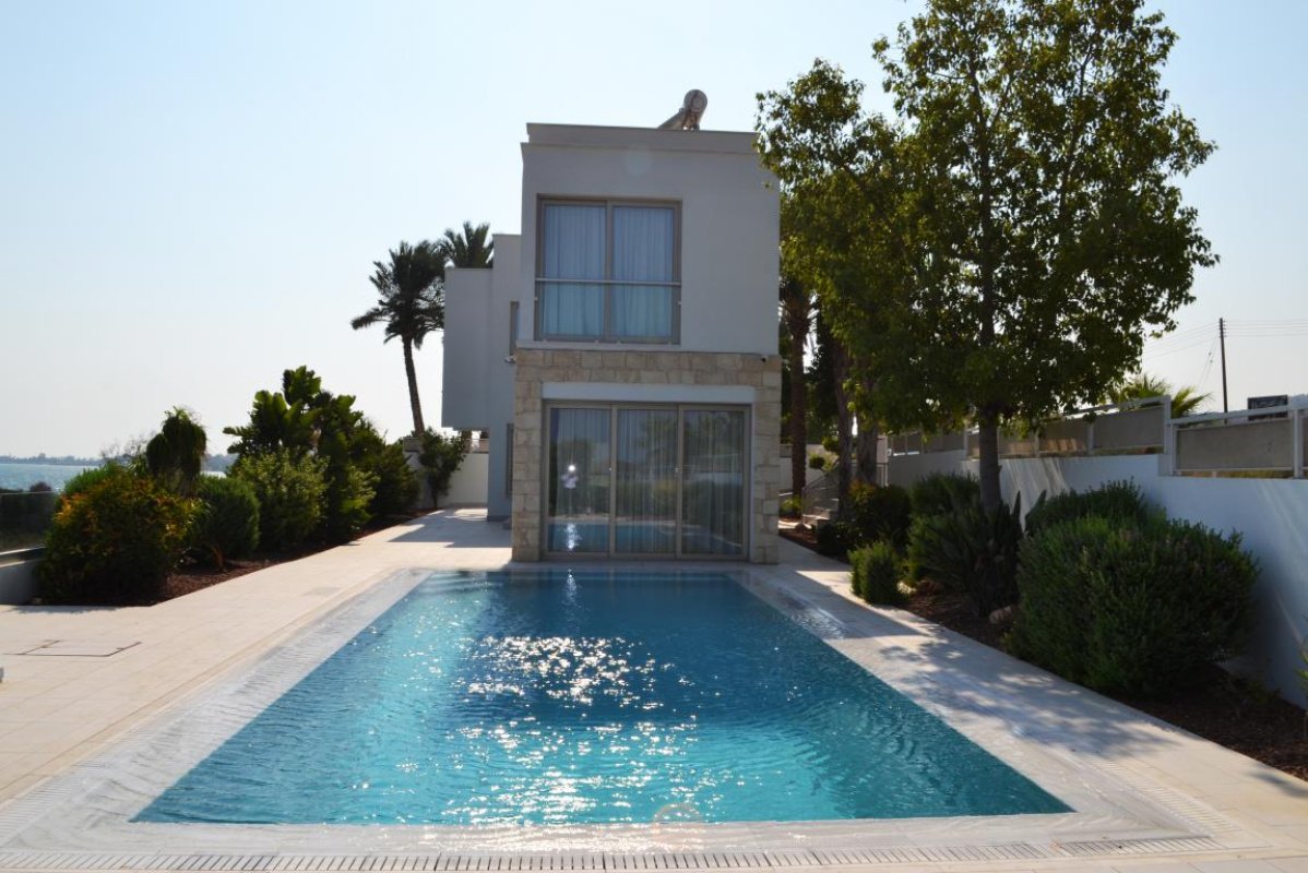 3 bedrooms Villa in Larnaca, Larnaka, Cyprus No. 38644