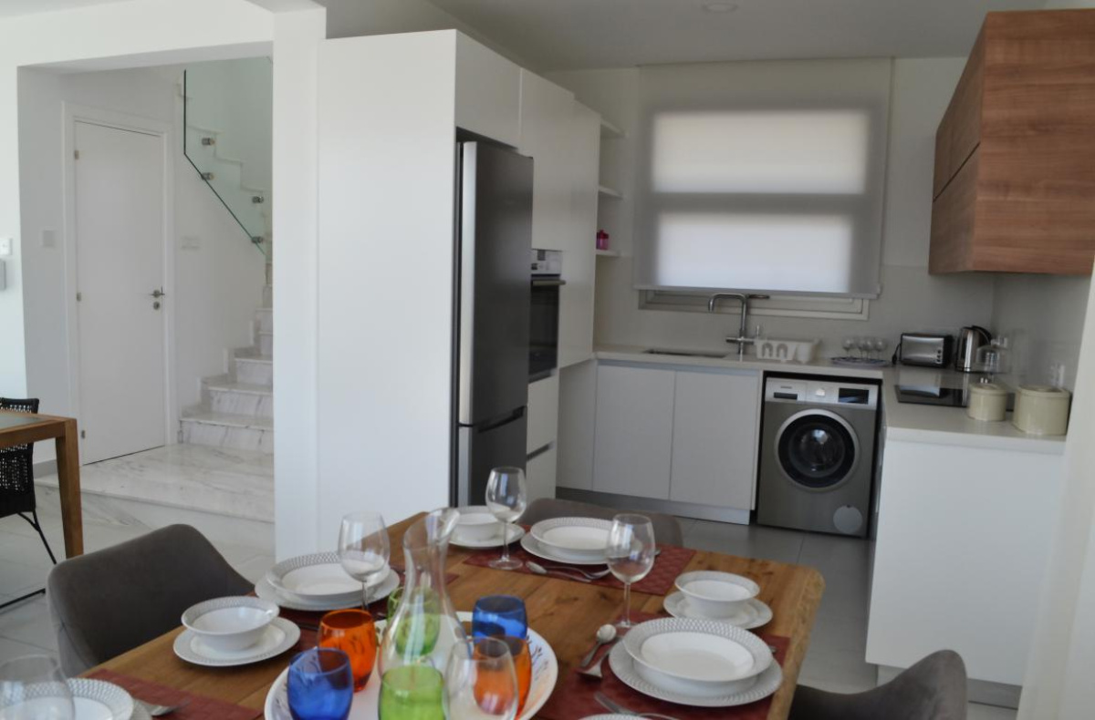 3 bedrooms Villa in Larnaca, Larnaka, Cyprus No. 38644