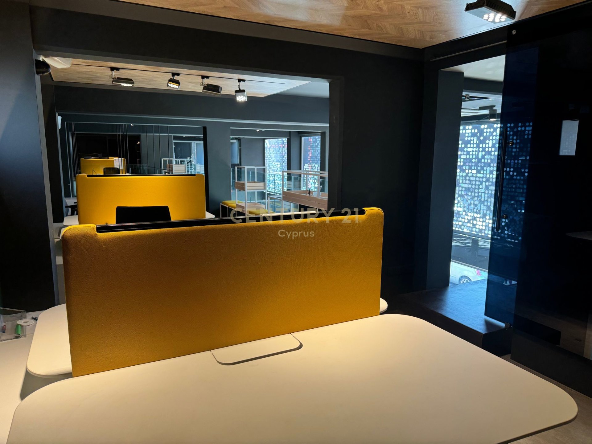 567m2 Boutique à Germasogeia, Limassol, Chypre No. 55949