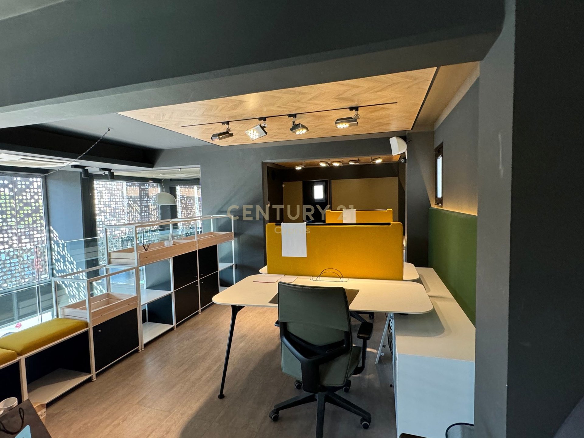 567m2 Boutique à Germasogeia, Limassol, Chypre No. 55949