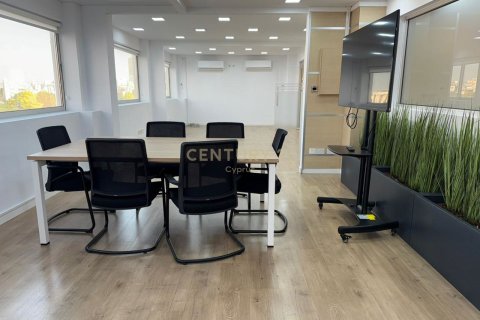 200m2 Oficina en Limassol, Chipre No. 54234