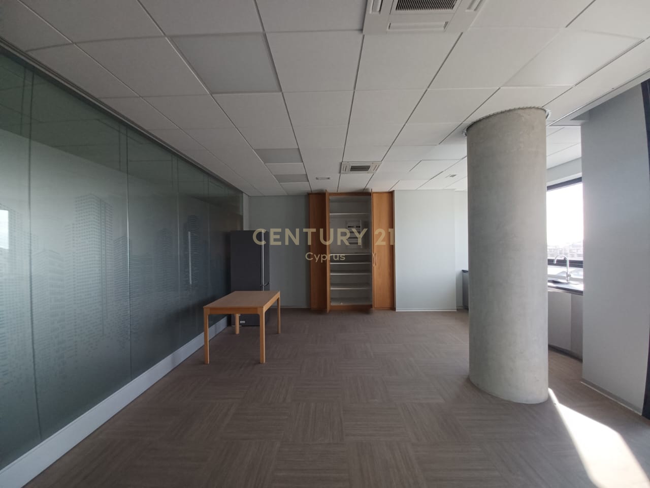 330m2 Oficina en Agios Athanasios, Limassol, Chipre No. 54233