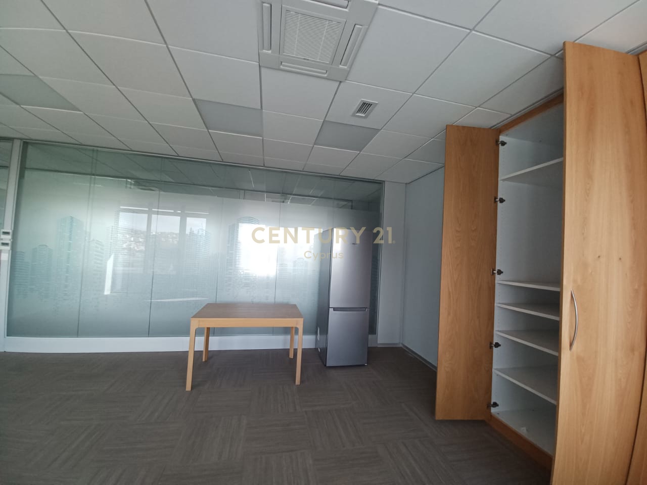 330m2 Oficina en Agios Athanasios, Limassol, Chipre No. 54233