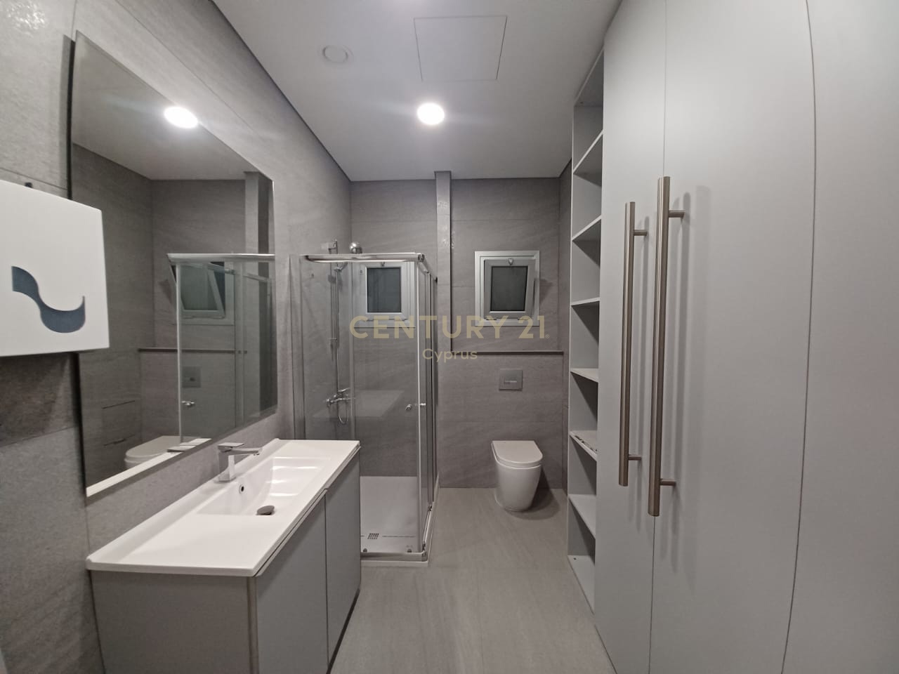 330m2 Oficina en Agios Athanasios, Limassol, Chipre No. 54233