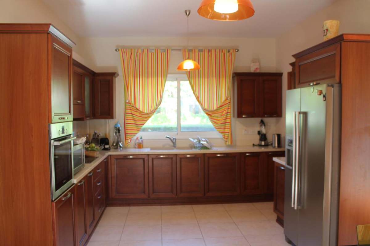 3 bedrooms Villa in Limassol, Cyprus No. 38497