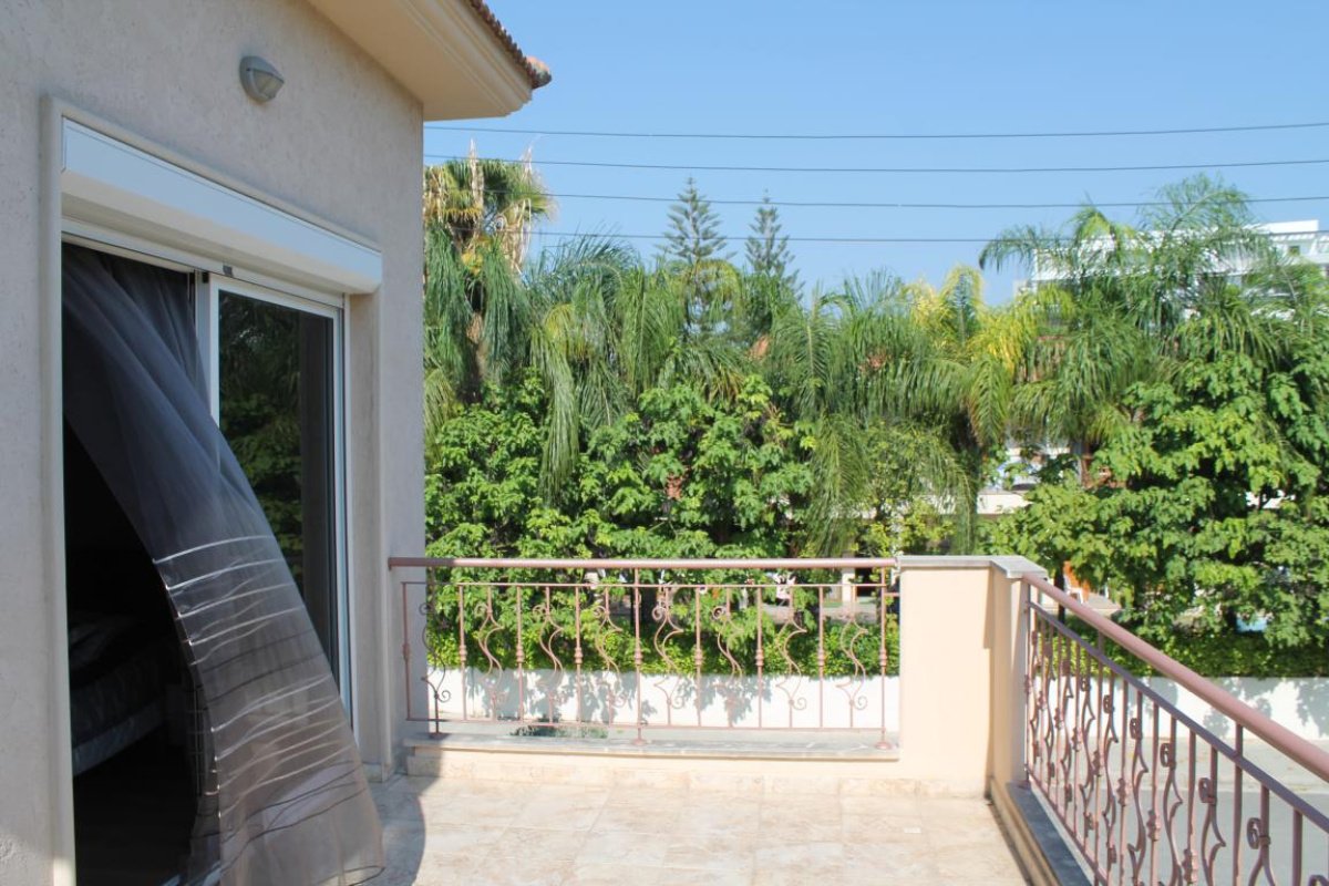 3 bedrooms Villa in Limassol, Cyprus No. 38497