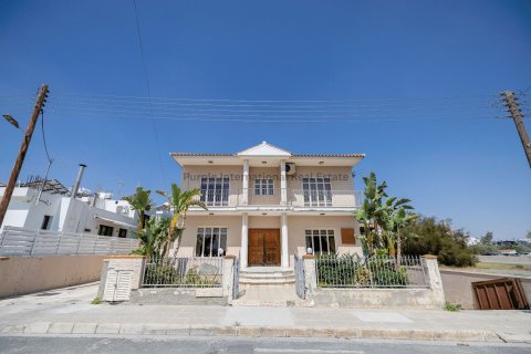 4 bedrooms Villa in Aradippou, Larnaka, Cyprus No. 35296