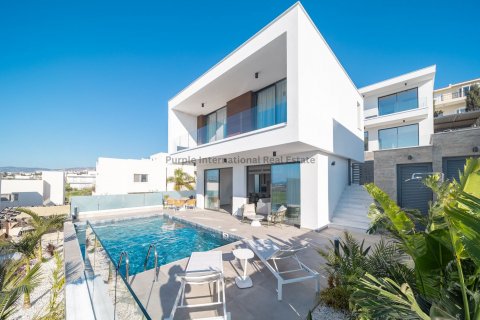 3 bedrooms Villa in Chloraka, Paphos, Cyprus No. 37581