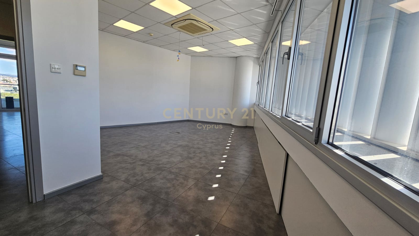 434m2 Bureau à Agios Athanasios, Limassol, Chypre No. 55556