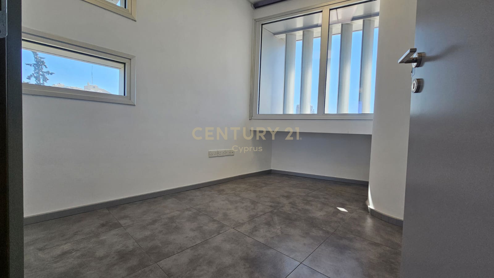 434m2 Bureau à Agios Athanasios, Limassol, Chypre No. 55556
