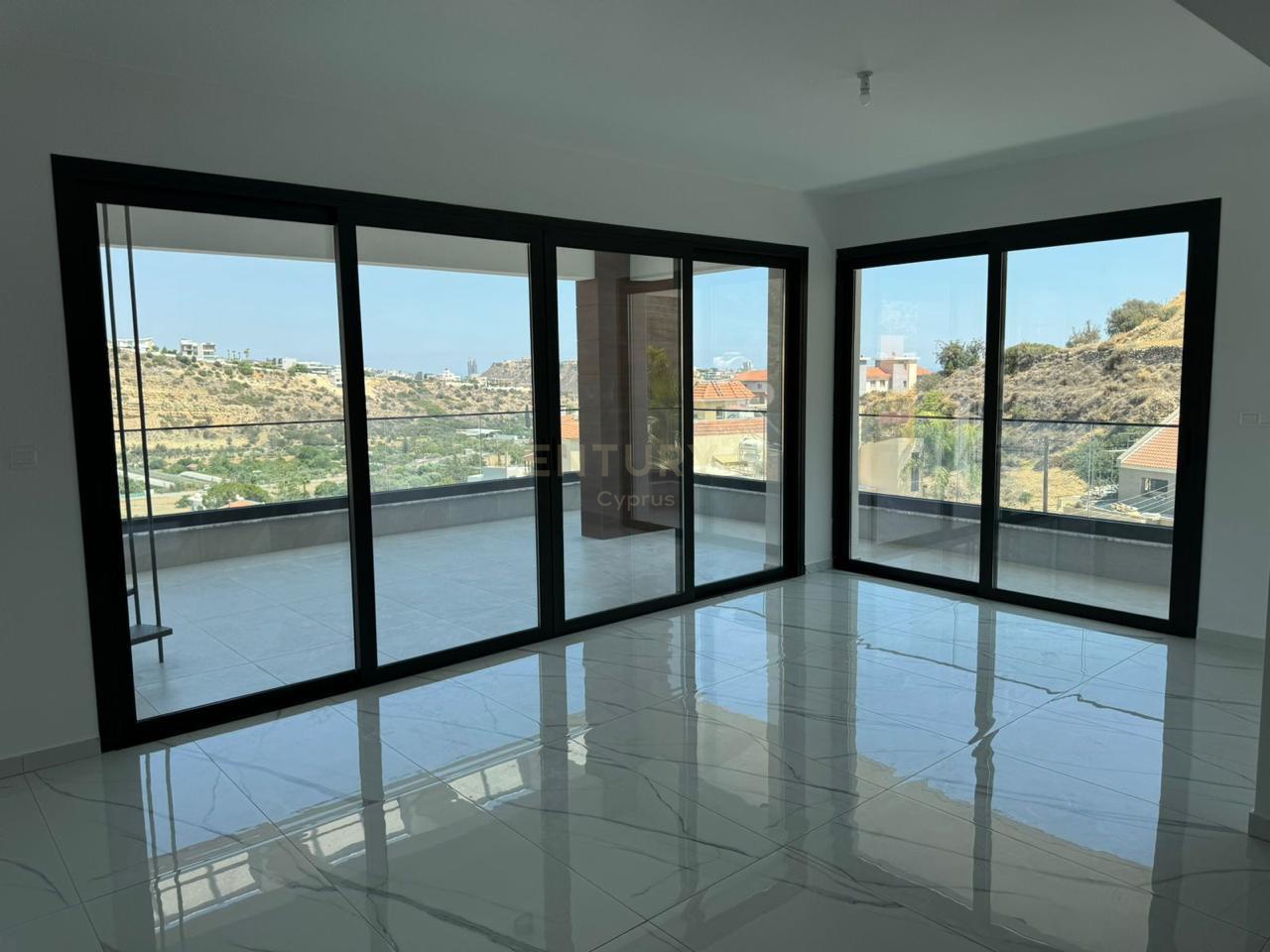 2 bedrooms Apartment in Germasogeia, Limassol, Cyprus No. 55989