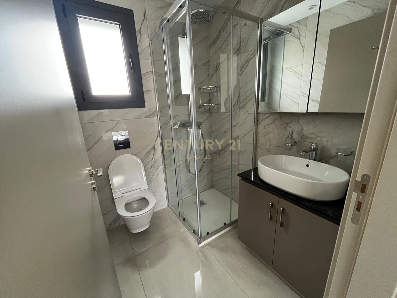 3 bedrooms Apartment in Limassol, Cyprus No. 55987