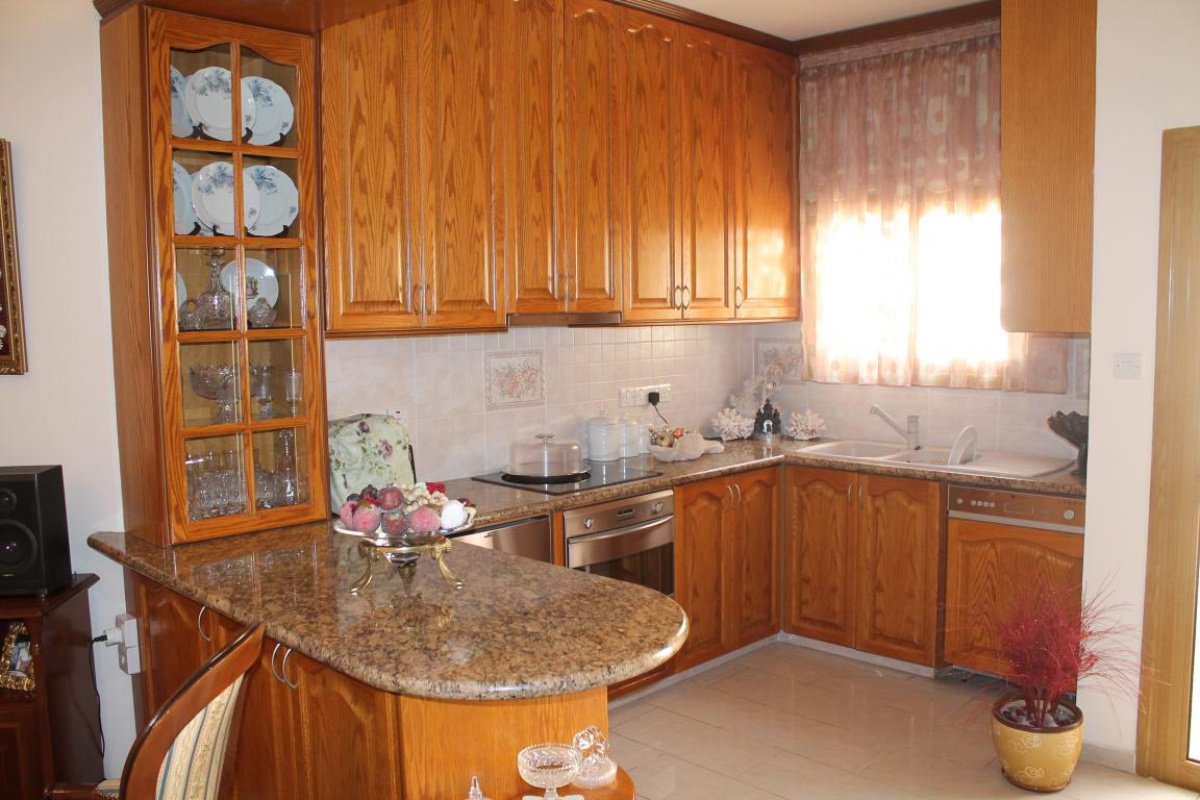 4 bedrooms Villa in Limassol, Cyprus No. 38336