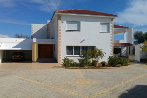 3 bedrooms Villa in Limassol, Cyprus No. 38337