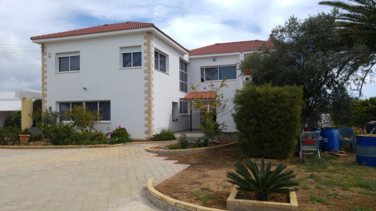 3 bedrooms Villa in Limassol, Cyprus No. 38337