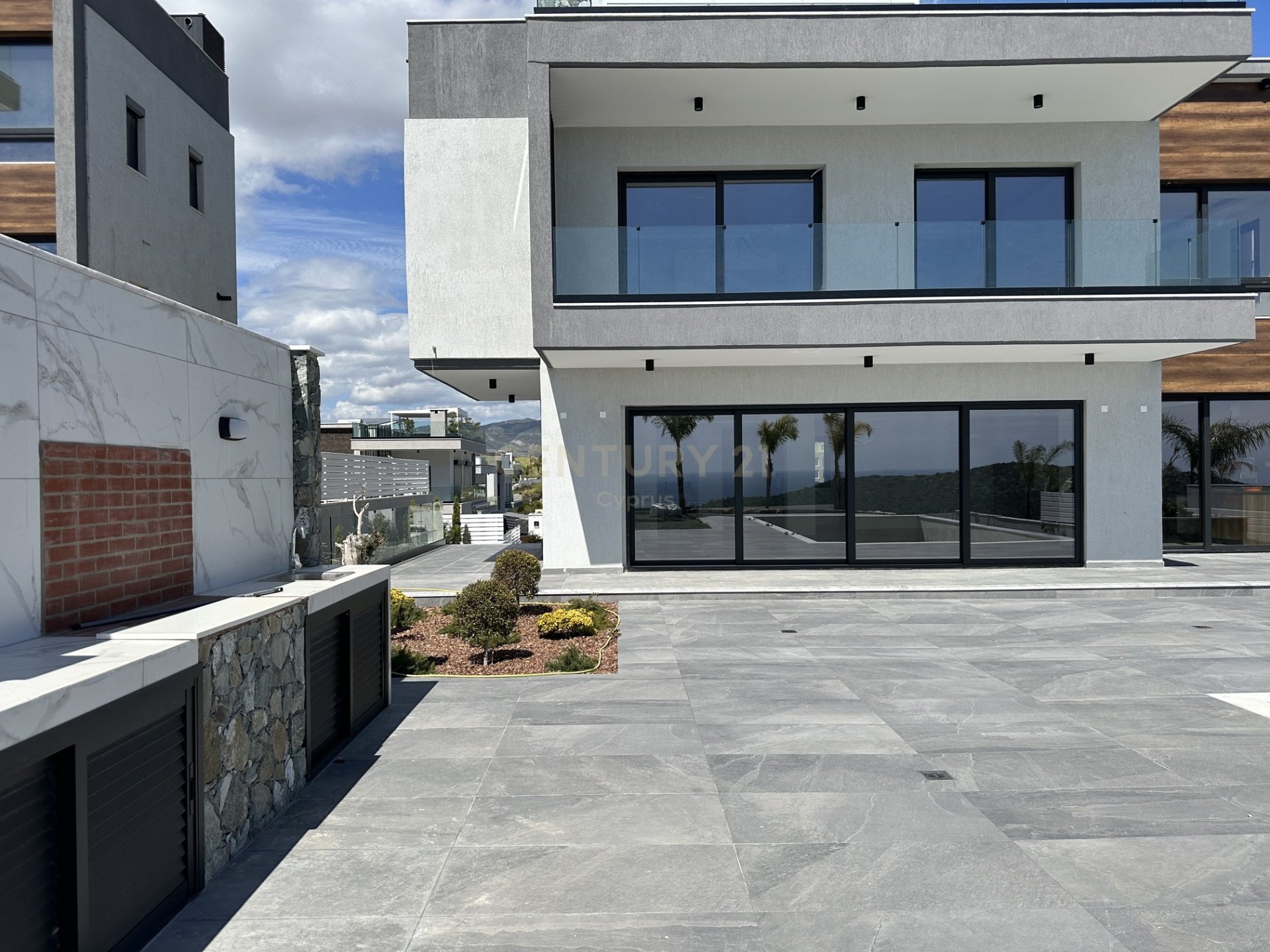 4 bedrooms Villa in Parekklisia, Limassol, Cyprus No. 30608