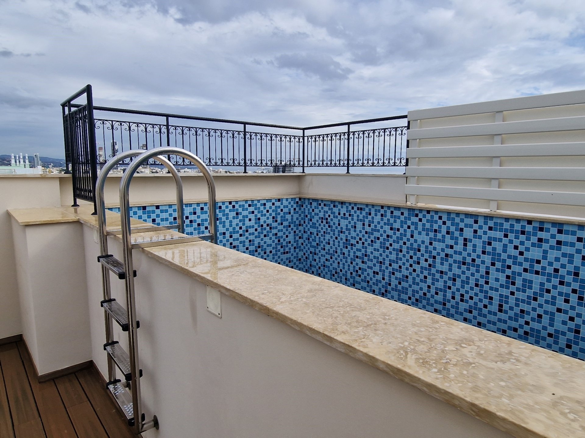3 bedrooms Penthouse in Germasogeia, Limassol, Cyprus No. 55319