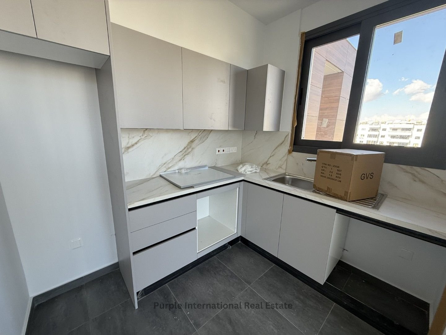 Квартира с 2 спальнями в Ларнака, Кипр № 35146