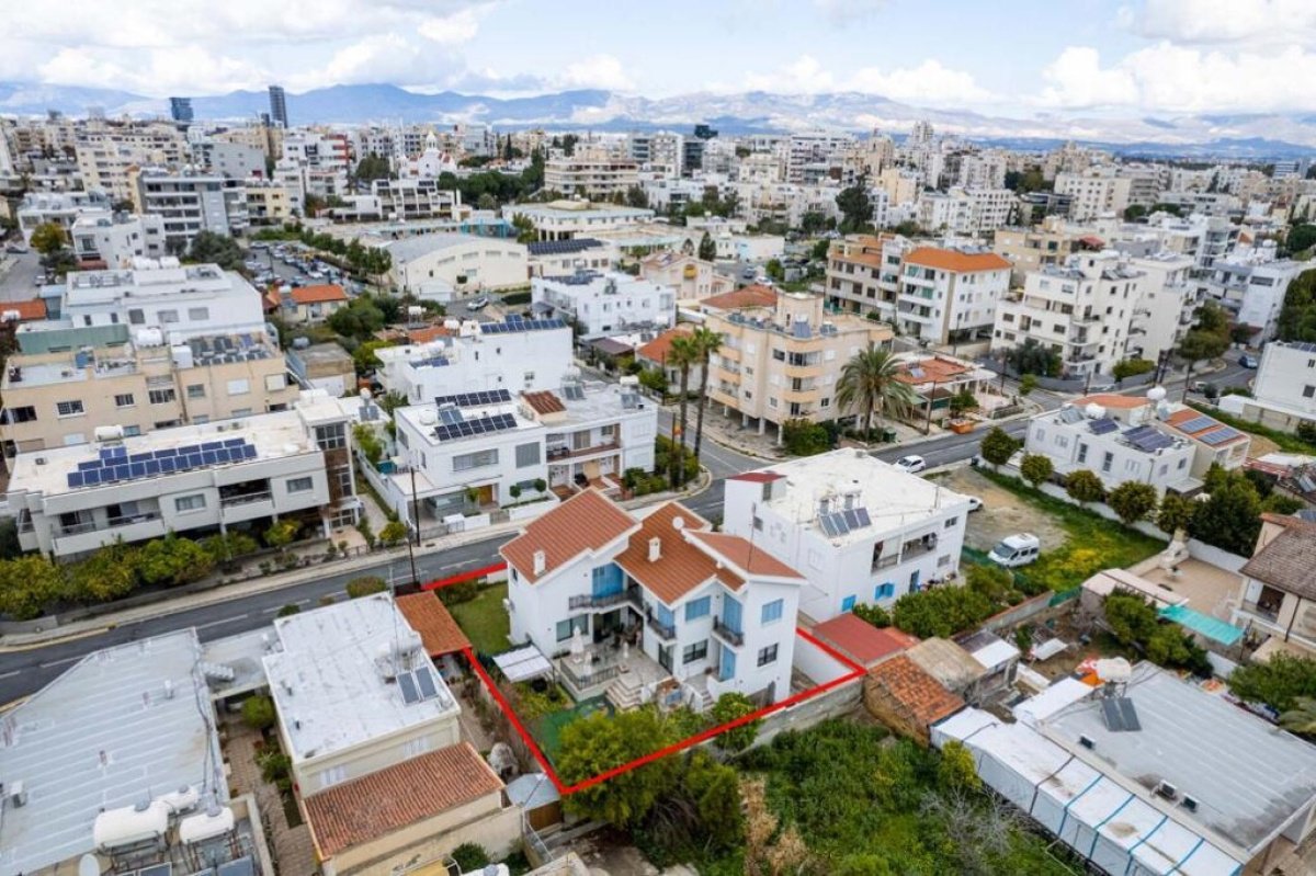 330m2 Villa in Nicosia, Cyprus No. 37950