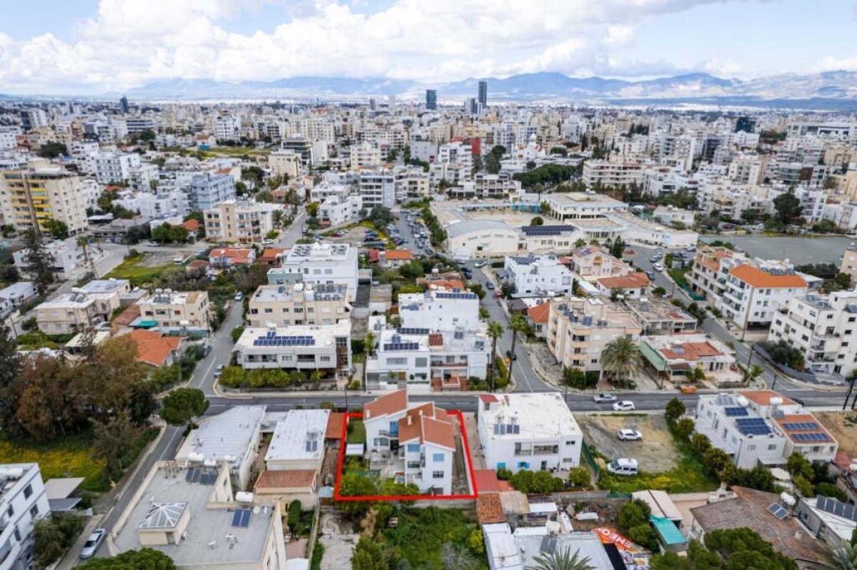330m2 Villa in Nicosia, Cyprus No. 37950
