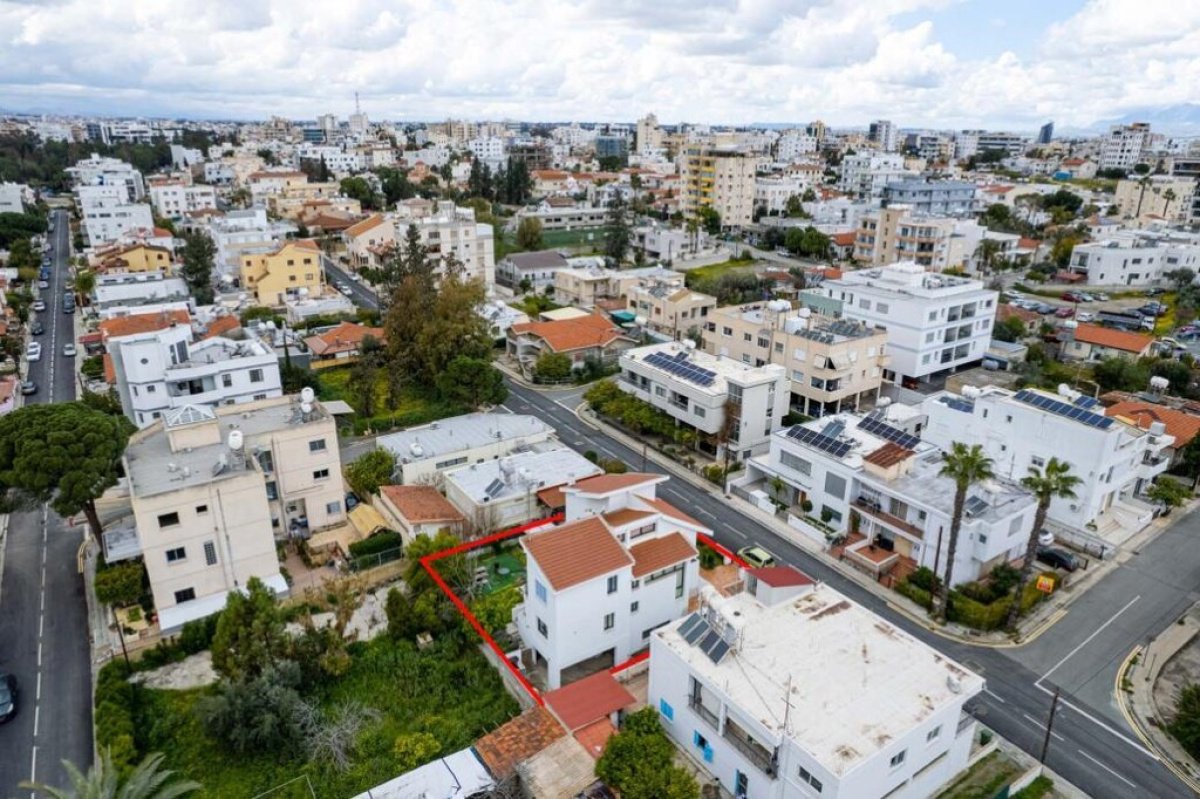 330m2 Villa in Nicosia, Cyprus No. 37950