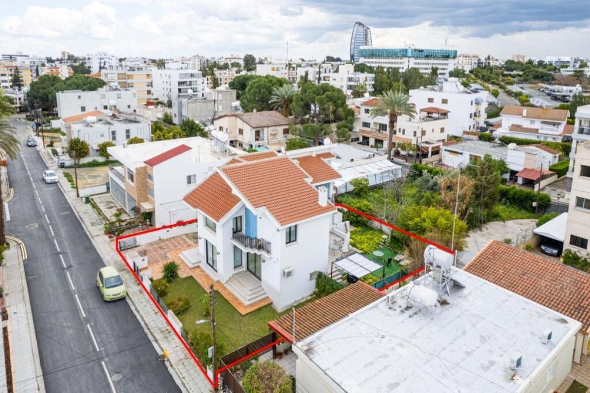 330m2 Villa in Nicosia, Cyprus No. 37950