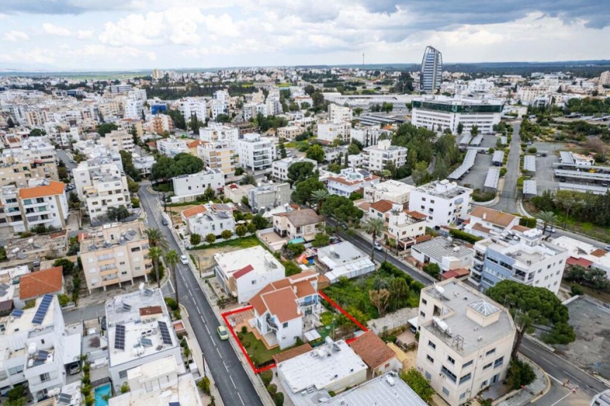 330m2 Villa in Nicosia, Cyprus No. 37950