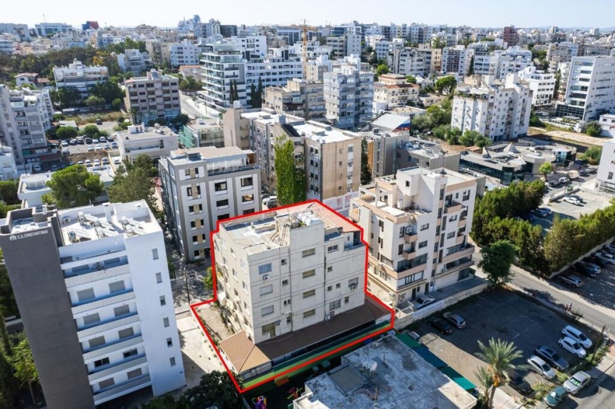 853m2 Commercial property in Nicosia, Cyprus No. 37946