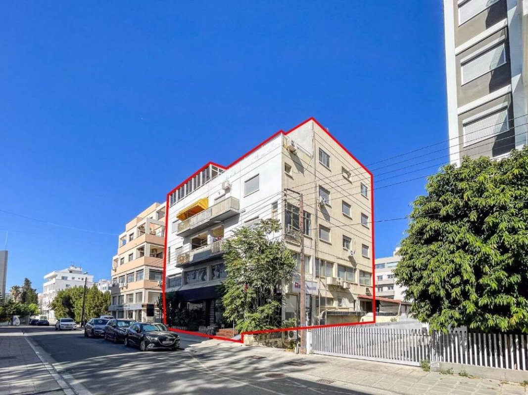 853m2 Commercial property in Nicosia, Cyprus No. 37946
