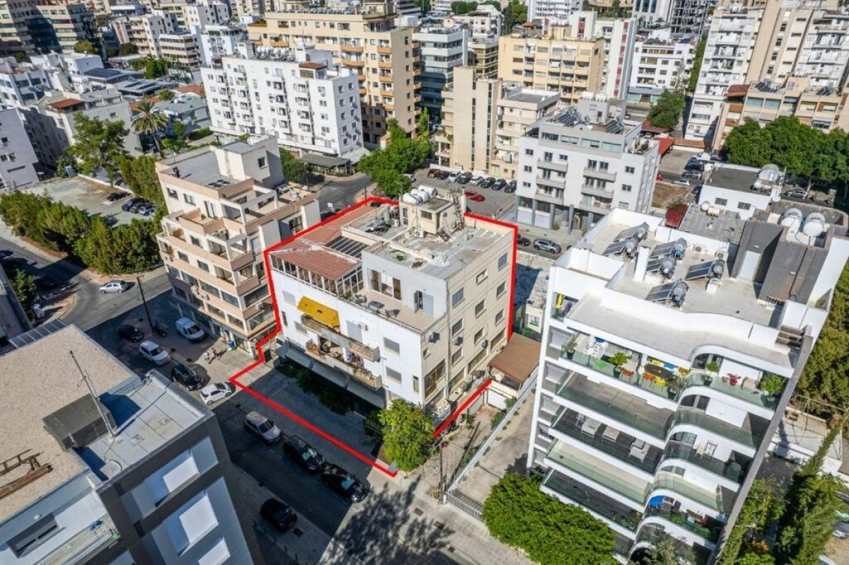 853m2 Commercial property in Nicosia, Cyprus No. 37946